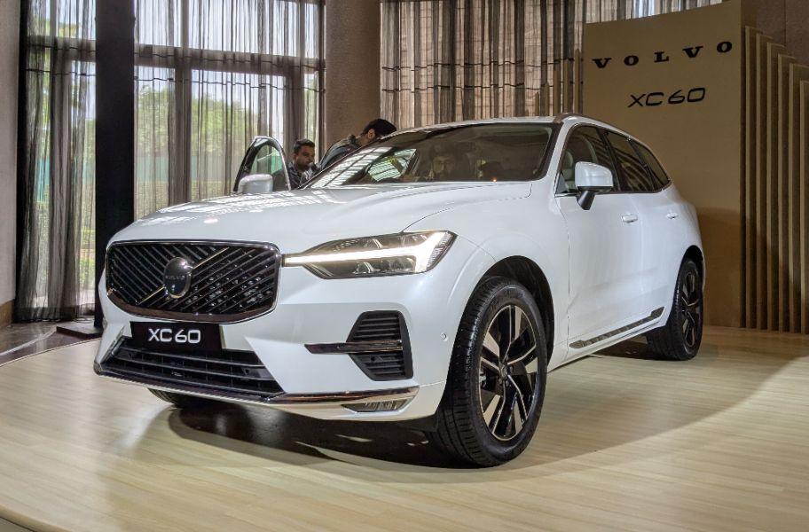 Volvo XC60 Facelift Launched In India At Rs 71.90 Lakh XC60 वॉल्वो का अब तक का सबसे अधिक बिकने वाला मॉडल है, जिसकी दुनिया भर में 2.7 मिलियन यूनिट्स बिकी हैं.