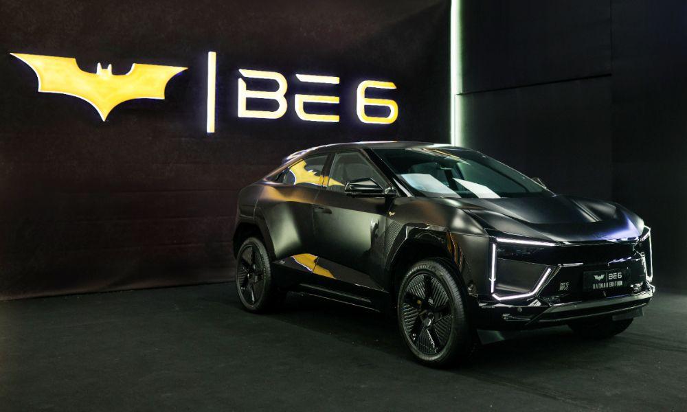 Mahindra BE 6 Batman Edition: Company Addresses Concerns Over Exclusivity; Confirms 999 More Units For 2026 कार निर्माता कंपनी को BE 6 बैटमैन एडिशन को दोबारा लॉन्च करने के बाद ऑनलाइन कुछ आलोचनाओं का सामना करना पड़ा है, जिसमें पहले बैच के खरीदारों ने सीमित संख्या में निर्मित एसयूवी के शुरुआती खरीदारों से किए गए वादे के अनुसार एक्स्क्लूसिविटी पर सवाल उठाए हैं.
