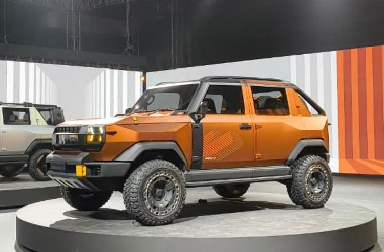 Mahindra Vision SXT Concept Unveiled कंपनी के NU_IQ प्लेटफॉर्म पर आधारित, यह मूलतः विज़न टी कॉन्सेप्ट का एक ओपन टेलगेट वैरिएंट है.