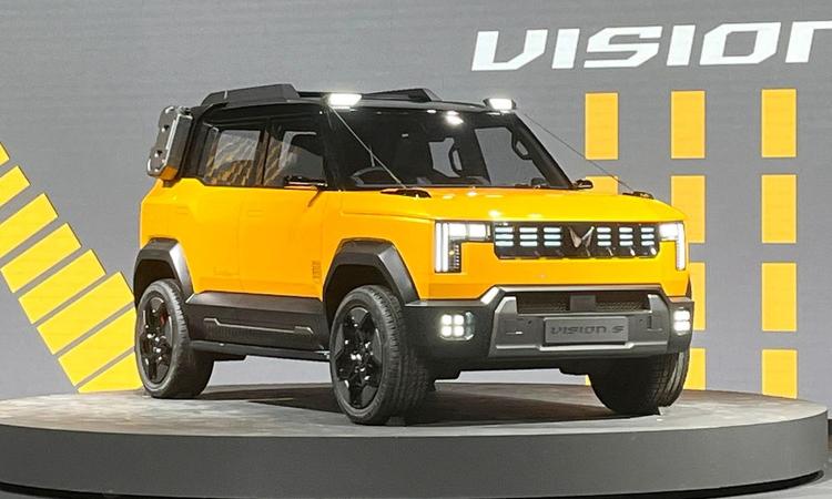 Mahindra Vision S Concept SUV Unveiled विजन एस उन चार कॉन्सेप्ट में से एक है जिसको महिन्द्रा ने आज पेश किया है.
