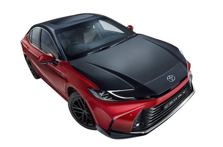 Toyota Camry Sprint Edition Launched At Rs 48.50 Lakh कैमरी के इस वैरिँट में मानक मॉडल की तुलना में डुअल रंग विकल्प  की योजनाएं, कॉस्मेटिक ऐड-ऑन और कुछ अतिरिक्त फीचर्स शामिल हैं.
