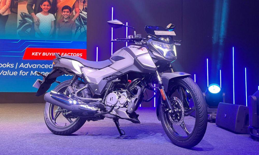 2025 Hero Glamour X Launched In India At Rs 89,999 हीरो ग्लैमर में 'X' के रूप में एक नया सबसे महंगा वेरिएंट शामिल किया गया है. इससे अब इसके तीन वेरिएंट हो गए हैं.