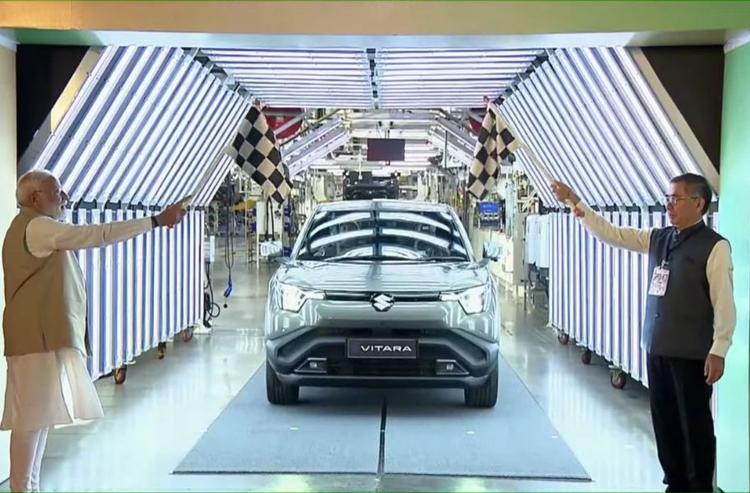 Maruti Suzuki E Vitara Production Commences ई विटारा का निर्माण मारुति सुजुकी के गुजरात स्थित हंसलपुर प्लांट में किया जाएगा और इसे 100 देशों में निर्यात किया जाएगा.