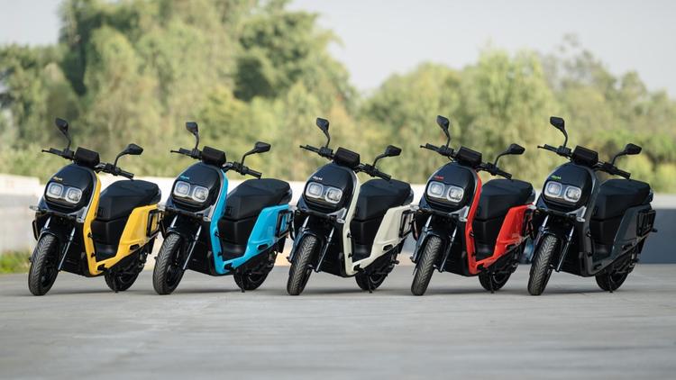 River Indie Now Offered With 8-Year Battery & Motor Warranty रिवर ने नए ग्राहकों और मौजूदा मालिकों दोनों के लिए 1 अक्टूबर, 2025 से रिवर इंडी इलेक्ट्रिक स्कूटर की बैटरी और मोटर के लिए विस्तारित वारंटी कार्यक्रम की घोषणा की है.