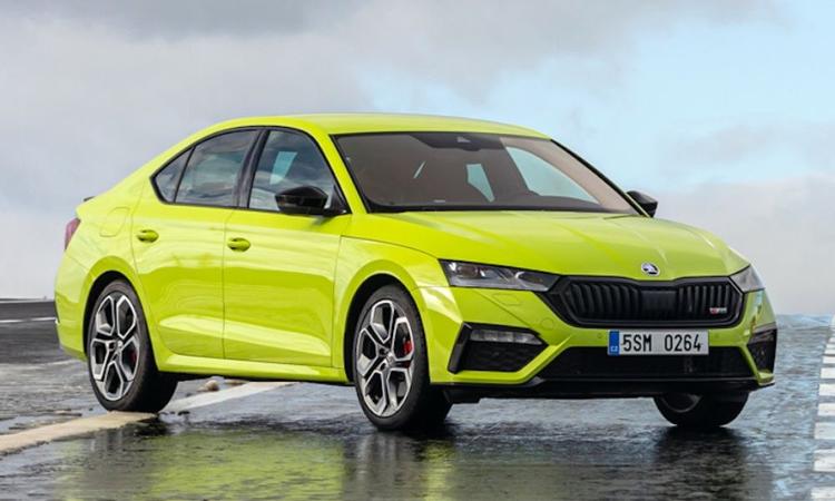 New Skoda Octavia RS India Launch On October 17; 100 Units To Be Imported In 2025 दमदार आरएस का लॉन्च - जिसे पूरी तरह से तैयार कार के रूप में भेजा जा रहा है - लगभग ढाई साल के अंतराल के बाद प्रसिद्ध ऑक्टेविया नामप्लेट की भारतीय बाजार में वापसी का भी प्रतीक होगी.