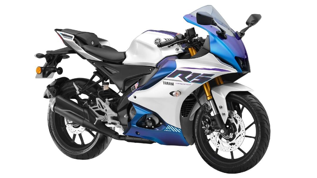2025 Yamaha R15 Launched In New Colours 2025 यामाहा R15 रेंज की कीमतें अब R15S वैरिएंट के लिए रु.1.67 लाख (एक्स-शोरूम) से शुरू होती हैं, जो R15M के लिए रु.2.01 लाख (एक्स-शोरूम) तक जाती हैं.