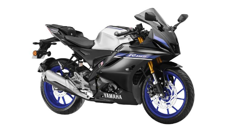 Yamaha R15 Range Offered With Rs 5,000 Discount यामाहा की 70वीं एनिवर्सरी के सेलिब्रेशन के हिस्से के रूप में, ब्रांड ने R15 मॉडल रेंज की कीमतों में भारी कटौती की है.