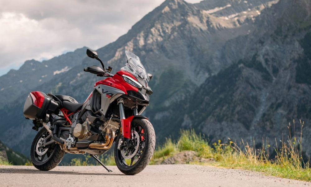 2025 Ducati Multistrada V4 Launched At Rs 22.98 Lakh यह एडवेंचर टूरर अब बेहतर माइलेज, बदले हुए इलेक्ट्रॉनिक्स, बेहतर यात्री आराम, तथा अग्रिम टक्कर चेतावनी प्रणाली के साथ अपडेटेड एडेप्टिव क्रूज नियंत्रण देती है.