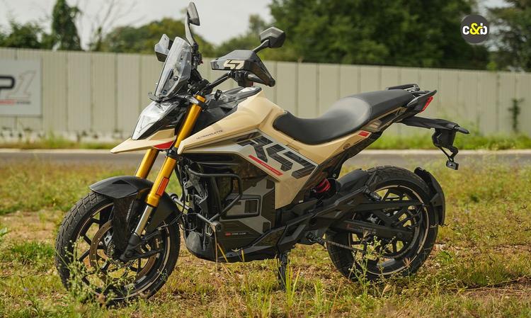 Ultraviolette Rolls Out Battery-As-A-Service; X-47 Now Available From Rs 1.49 Lakh अल्ट्रावॉयलेट ने बैटरी फ्लेक्स BaaS प्लान लॉन्च किया है, जिसमें X-47 की शुरुआती कीमत रु.1.49 लाख और F77 की शुरुआती कीमत रु.1.99 लाख से शुरू होती है.