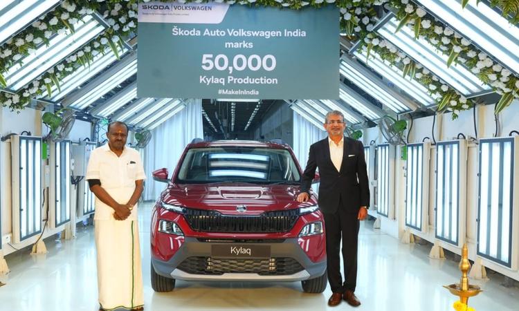 Skoda Kylaq Crosses 50,000 Units Production Milestone सब-कॉम्पैक्ट एसयूवी ने 2025 में स्कोडा की बिक्री में 107% की वृद्धि में महत्वपूर्ण भूमिका निभाई है.