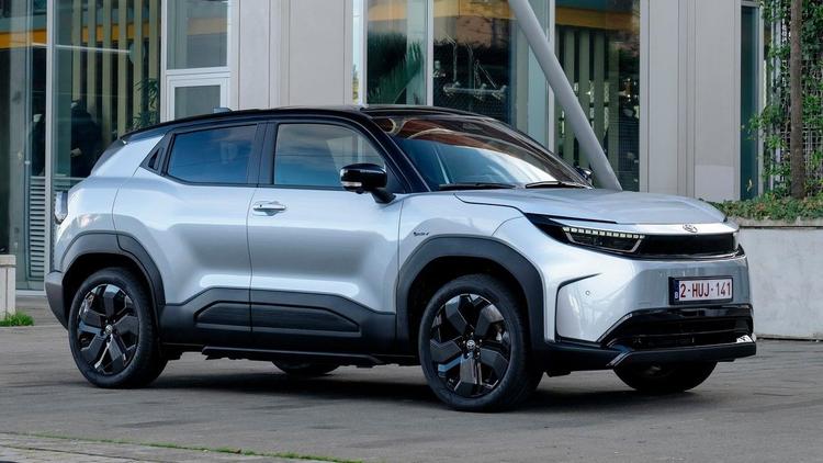 Toyota Urban Cruiser EV: What To Expect टोयोटा भारत में पहली बार एक पूरी तरह से इलेक्ट्रिक वाहन पेश करने जा रही है. यह जल्द ही लॉन्च होने वाली मारुति सुजुकी ई-विटारा का टोयोटा ब्रांड वाला वैरिएंट है, और आइए जानते हैं इससे हमें क्या-क्या उम्मीदें हैं.