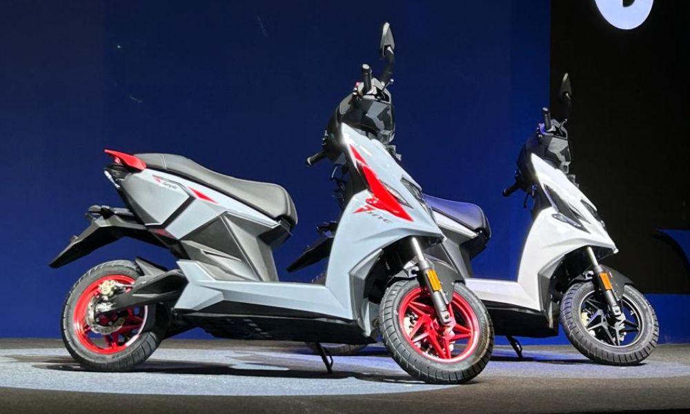 Updated Simple One Electric Scooter Launched At Rs 1.50 Lakh; 5 kWh Variant Promises Up To 265 KM Range
मौजूदा स्कूटर में कई बदलाव करने के बाद, स्टार्ट-अप का दावा है कि उसने सिंपल वन की रेंज, टॉप स्पीड और सड़क पर इसके प्रदर्शन में सुधार किया है.