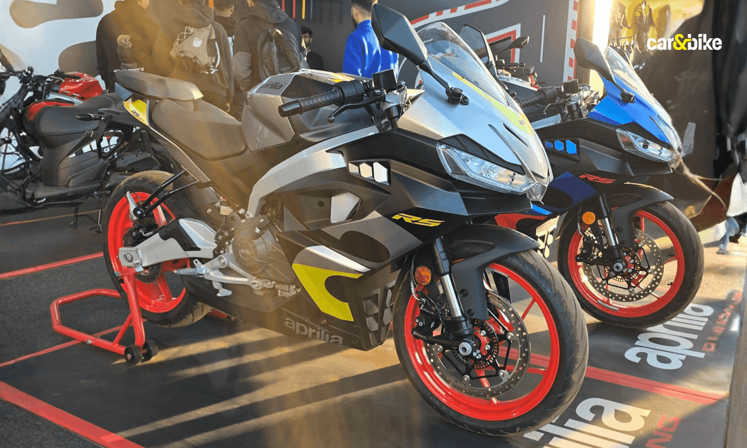 2026 Aprilia RS 457 Launched At Rs 4.22 Lakh 2026 के लिए RS 457 को तीन नए पेंट विकल्प मिलते हैं, जिनमें GP रेप्लिका लिवरी लाइनअप में सबसे ऊपर है.