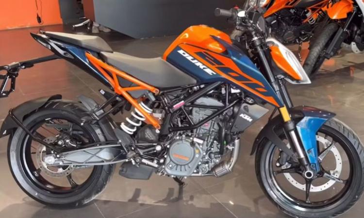 KTM 200 Duke Receives Hardware Updates; Priced at Rs 1.94 Lakh 200 ड्यूक में अब एक बड़ी फ्रंट ब्रेक डिस्क, हल्के अलॉय व्हील, पतला फोर्क सेटअप और एक नया आकर्षक डिज़ाइन दिया गया है.