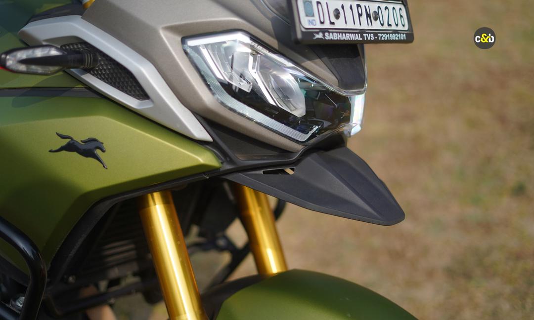 Premium TVS, Norton Bikes To Be Sold Via New Paddock Outlets टीवीएस मोटर ने अपनी प्रीमियम मोटरसाइकिलों के लिए एक अलग रिटेल नेटवर्क, 'TVS पैडॉक' (TVS Paddock) पेश किया है. इसके पहले आउटलेट वित्त वर्ष 2027 की दूसरी तिमाही में खुलेंगे.