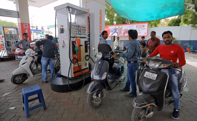 Petrol, Diesel Dearer By Almost Rs 3; Prices Hiked For Fourth Time In 11 Days Petrol, Diesel Dearer By Almost Rs 3; Prices Hiked For Fourth Time In 11 Days