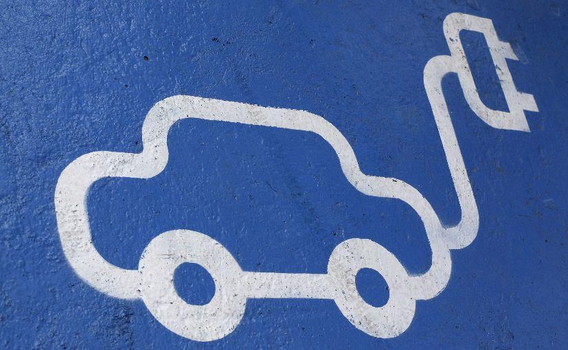 Used Small Cars, EVs To Get More Expensive? GST Council Reportedly Mulling Rate Hike वर्तमान में,यूज़्ड कार बाजार में सबकॉम्पैक्ट कारों और ईवी के लिए 12 प्रतिशत की जीएसटी दर और अन्य मॉडलों के लिए 18 प्रतिशत की उच्च दर लगती है.