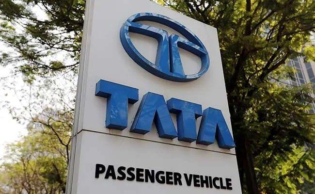 Auto Sales April 2023: Tata Registers Total Sales Of 69,599 Units अप्रैल 2023 में कंपनी ने अप्रैल 2022 के मुकाबले 2,869 कारें कम बेचीं.
