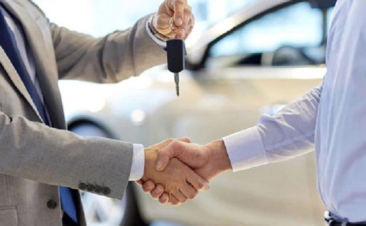 FADA Sales: GST 2.0, Navratri Sees Auto Sector Post 5 Per Cent Growth In September 2025 
शीर्ष डीलर निकाय ने बताया कि सितंबर 2025 में पहले तीन सप्ताह में मंदी रहेगी, इसके बाद नवरात्रि और जीएसटी 2.0 मूल्य कटौती लागू होने के कारण मांग में नाटकीय वृद्धि होगी.