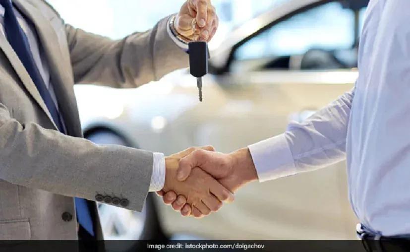 ऑटो बिक्री फरवरी 2023: घरेलू बिक्री में 10% की वृद्धि हुई, निर्यात 35% गिरा ऑटो बिक्री फरवरी 2023: घरेलू बिक्री में 10% की वृद्धि हुई, निर्यात 35% गिरा