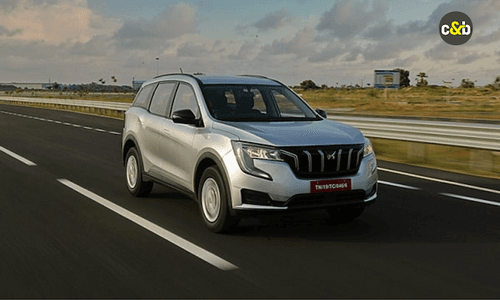 महिंद्रा XUV700 ने 1.50 लाख बुकिंग का आंकड़ा पार किया महिंद्रा ने कार लॉन्च के एक साल से भी कम समय में XUV700 3-रो एसयूवी के लिए 1,50,000 बुकिंग हासिल की हैं, जो भारतीय वाहन निर्माता के लिए एक बड़ी उपलब्धि है.