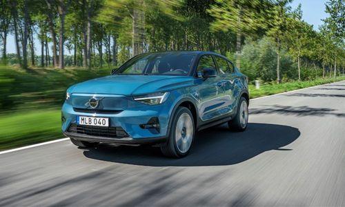 Volvo C40 Recharge Electric SUV India Launch In 2023 वॉल्वो C40 रिचार्ज इलेक्ट्रिक एसयूवी को बेल्जियम के गेन्ट में वोल्वो के निर्माण संयंत्र में बनाया गया है, और यह सीबीयू (कम्प्लीट बिल्ट-अप) रूट के माध्यम से भारत में आएगी.