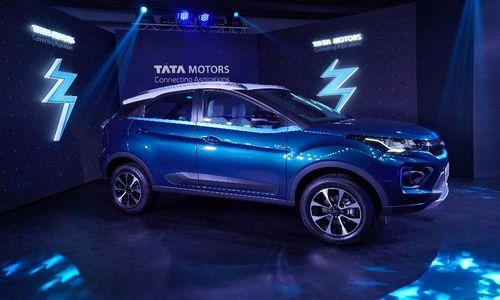 Tata Motors Aims To Sell 50,000 EVs In This Fiscal Year टाटा मोटर्स का लक्ष्य वित्तीय वर्ष में 31 मार्च तक लगभग 50,000 इलेक्ट्रिक वाहन (ईवी) बेचने का है, और 2023/24 की अवधि में इस आंकड़े को दोगुना करना है, अध्यक्ष एन चंद्रशेखरन ने सोमवार को शेयरधारकों की बैठक में बताया.