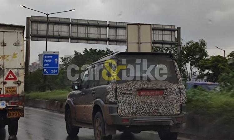 2022 Mahindra Scorpio Classic Spotted Yet Again Ahead Of Launch महिंद्रा स्कॉर्पियो क्लासिक को बाजार में नई महिंद्रा स्कॉर्पियो-एन एसयूवी के साथ बेचा जाएगा, लेकिन यह एक ज़्यादा किफायती मॉडल होगा.