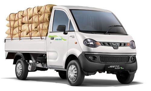 New Mahindra Jeeto Plus CNG CharSau SCV Launched In India; Priced At Rs. 5.26 Lakh महिंद्रा जीतो प्लस सीएनजी 400, 2 टन से कम एससीवी सेगमेंट में स्थित है और अशोक लीलैंड दोस्त, टाटा ऐस एचटी प्लस और यहां तक कि प्रीमियर रोडस्टार टिपर जैसे सेगमेंट में अपने प्रतिद्वंद्वियों की तुलना में एक किफायती उत्पाद होने का दावा करता है.