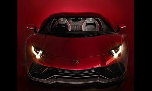 Lamborghini Aventador Ultimae Delivered In India रोसो एफेस्टो में तैयार, यह भारत में इस रंग में बिकने वाला पहला एवेंटाडोर अल्टिमे है, जिसमें ब्रोंज़ो ओरेडी बाहरी पोशाक के विकल्प के रूप में है, जिसे इटली में कारीगरों द्वारा हाथ से तैयार किया गया है.