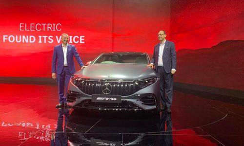 Mercedes-AMG EQS 53 4MATIC+ Electric Sedan Launched In India; Priced At Rs. 2.45 Crore नई मर्सिडीज-एएमजी ईक्यूएस 53 4मैटिक+ इलेक्ट्रिक सेडान मर्सिडीज-बेंज ईक्यूसी इलेक्ट्रिक एसयूवी के बाद भारत में जर्मन ब्रांड का दूसरा इलेक्ट्रिक उत्पाद है और इसे पूरी तरह से निर्मित इकाई (सीबीयू) के रूप में बेचा जाएगा.
