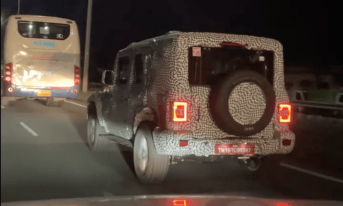 Mahindra Thar 5-Door Spotted Testing For The First Time महिंद्रा ने महिंद्रा थार के 5-डोर वर्जन की योजना की घोषणा की थी, और अब इसे पहली बार टेस्टिंग के दौरान देखा गया है.