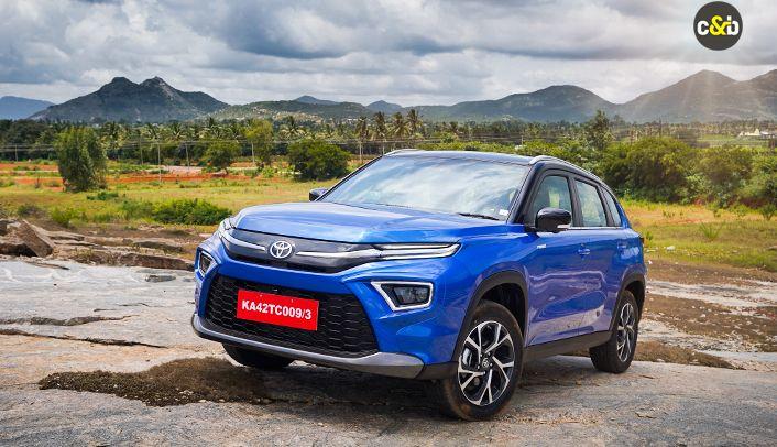 Toyota Urban Cruiser Hyryder Gets New Features, AWD AT Variant Introduced टोयोटा ने अपनी अर्बन क्रूजर हायराइडर एसयूवी में नए फीचर्स जोड़े हैं, साथ ही सबसे महंगे AWD वैरिएंट के 5-स्पीड MT को 6-स्पीड AT से बदल दिया है.