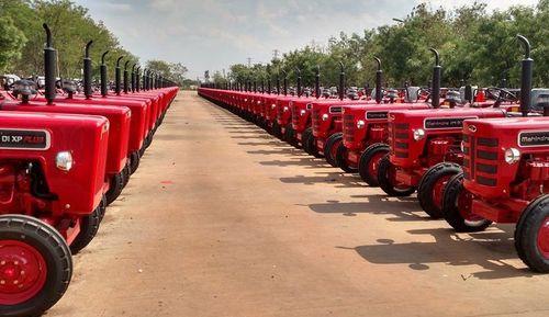 Auto Sales August 2022: Mahindra Reports Marginal 1% Growth In Tractor Sales At 21,520 Units अप्रैल और अगस्त 2022 के बीच, महिंद्रा की कुल बिक्री 1,63,336 वाहनों की रही, जो वित्त वर्ष 2021-22 के पहले पांच महीनों के दौरान बेचे गए 1,48,518 ट्रैक्टरों की तुलना में 10 प्रतिशत की वृद्धि है.