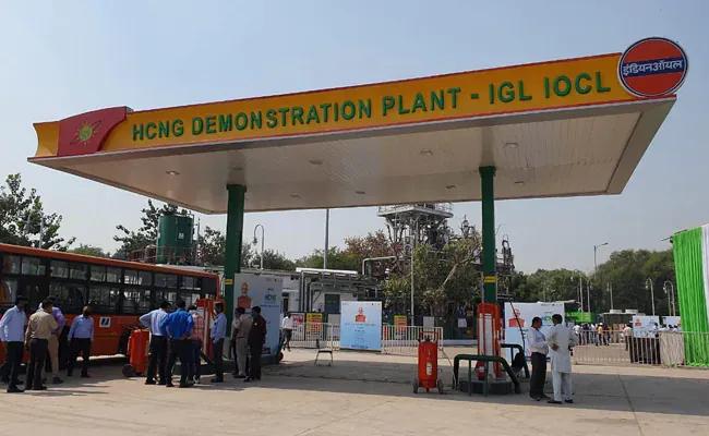 CNG Price Cut By Rs. 2.50 In Delhi NCR दिल्ली में कीमत में कटौती 5 मार्च को राज्य के स्वामित्व वाली महानगर गैस द्वारा मुंबई में सीएनजी की कीमतों में ₹2.5 प्रति किलोग्राम से ₹73.50 रुपये प्रति किलोग्राम की कमी की घोषणा के दो दिन बाद हुई है.