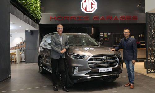 2022 MG Gloster Launched In India Price Starts At Rs. 31.99 Lakh एमजी मोटर इंडिया ने भारत में नई अपडेटेड ग्लॉस्टर को लॉन्च कर दिया है, इसके डिजाइन और कैबिन में कई तरह के बदलाव किये गए हैं.