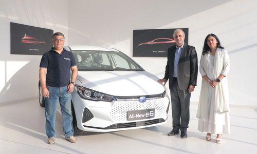 BYD Opens First Passenger Vehicle Showroom in New Delhi शोरूम भारत में BYD का चौथा यात्री वाहन डीलरशिप है और लैंडमार्क समूह के साथ साझेदारी में खोला गया है.