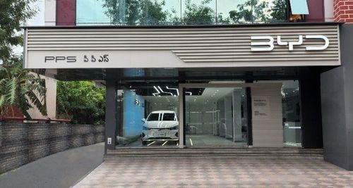 BYD साल के अंत तक अपने नेटवर्क विस्तार की योजना के तहत भारत में कुल 24 शोरूम खोलेगी BYD साल के अंत तक अपने नेटवर्क विस्तार की योजना के तहत भारत में कुल 24 शोरूम खोलेगी