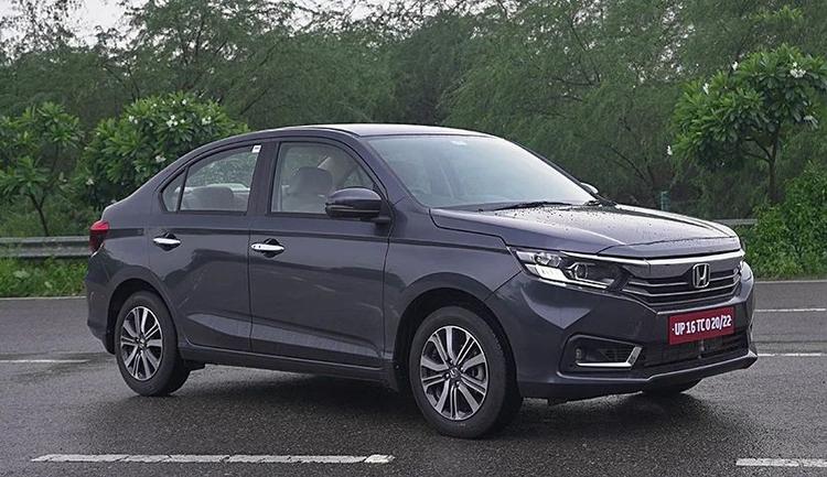 Second-Generation Honda Amaze VX Variant Discontinued इसके साथ ही, दूसरी पीढ़ी की अमेज़ का केवल ‘एस’ वैरिएंट ही बिक्री पर रह गया है.