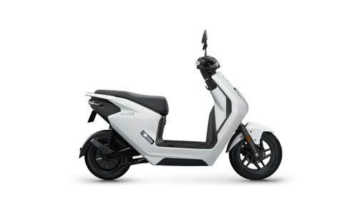 Exclusive: Honda's First Electric Two-Wheeler Will Be An E-Moped; Launch In April 2023 होंडा मोटरसाइकिल एंड स्कूटर इंडिया के अध्यक्ष एमडी और सीईओ अत्सुशी ओगाटा ने कहा कि होंडा का प्राथमिक ध्यान अभी भी पेट्रोल से चलने वाली कम्यूटर मोटरसाइकिलों पर होगा.