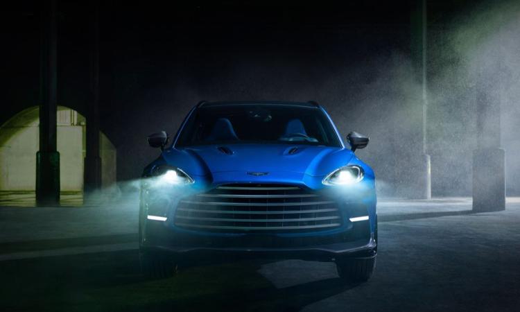 Aston Martin DBX 707 India Launch Details Announced 707 एस्टन मार्टिन डीबीएक्स का ज़्यादा ताकतवर मॉडल है जहां 4.0-लीटर वी 8 इंजन के ज़रिए 707 बीएचपी और 900 एनएम पीक टॉर्क बनता है.