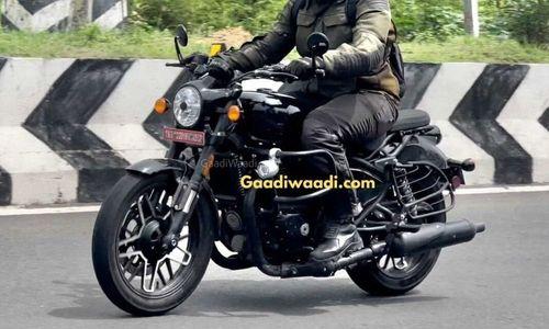 Upcoming Royal Enfield 650cc Motorcycles Spied Testing Again रॉयल एनफील्ड 650cc मॉडल लाइन-अप की जासूसी तस्वीरों से लगता है कि, एक नई क्रूजर और रोडस्टर मोटरसाइकिल कंपनी द्वारा पेश किये जाने की संभावना है.