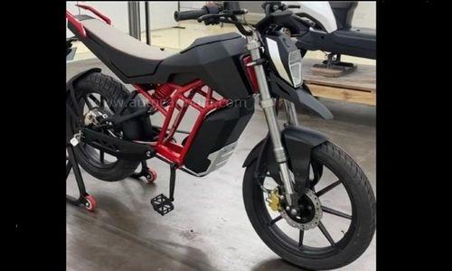 Upcoming LML Electric Bike For India Spied Ahead of Debut एक स्पष्ट बाइक की नई तस्वीर एक स्पोर्टी डिज़ाइन का खुलासा करती है, हालांकि पैडल की उपस्थिति से पता चलता है कि प्रदर्शन मजबूत नहीं हो सकता है.