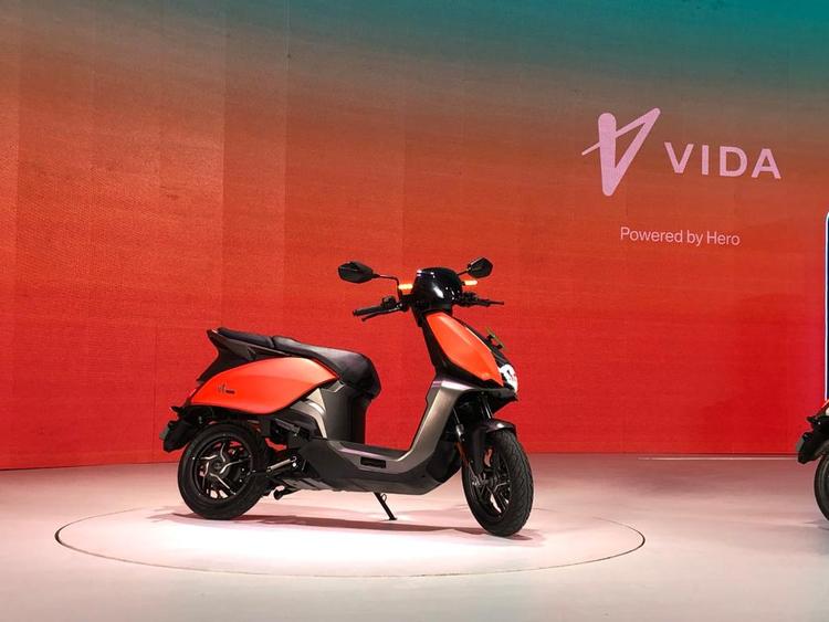 Vida V1 Electric Scooter Gets Benefits Up To Rs 38,500 In December ऑफ़र में ₹38,500 तक की नकद और एक्सचेंज छूट, विस्तारित बैटरी वारंटी और बहुत कुछ शामिल है.