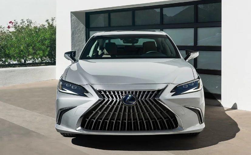 Lexus ES 300h Prices To Go Up From July 1 नई लेक्सस ES 300h को देश में 2022 में रु 59.71 लाख, एक्स-शोरूम की शुरुआती कीमत पर लॉन्च किया गया था.