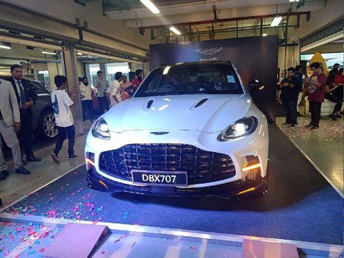 Aston Martin DBX 707 Launched In India, Priced At Rs. 4.63 Crore नया एस्टन मार्टिन डीबीएक्स 707 एस्टन मार्टिन डीबीएक्स का अधिक शक्तिशाली एडिशन है.