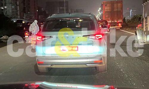 Skoda Enyaq iV Electric SUV Spied Yet Again In India ऑल-इलेक्ट्रिक स्कोडा एसयूवी के 2023 में भारत में आने की संभावना है, जिसका मॉडल अब देश में कुछ समय से परीक्षण पर है.