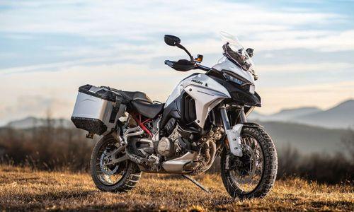 2022 Ducati Multistrada V4 S Launched Feature Updates & New Colour Option; Priced At Rs. 26.99 Lakh MY2022 डुकाटी मल्टीस्ट्राडा वी4 एस को नया आइसबर्ग व्हाइट रंग मिलता है और यह अन्य छोट बदलाव के साथ आती है, जिसमें न्यूनतम प्रीलोड सेटअप, संशोधित इंफोटेनमेंट सिस्टम और कम सस्पेंशन किट और एल्यूमीनियम बैग का विकल्प शामिल है.