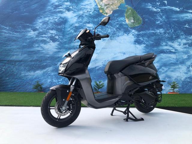 हीरो मोटोकॉर्प ने Vida V1 इलेक्ट्रिक स्कूटर का सस्ता Plus वेरिएंट दोबारा पेश किया  Vida V1 प्लस की कीमत रु. 1.15 लाख, एक्स-शोरूम है जबकि पहले से बिक रहे Vida V1 Pro की कीमत है रु. 1.46 लाख.