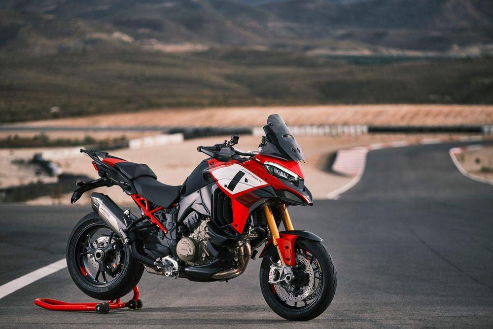 Ducati Multistrada V4 Pikes Peak Launched In India; Prices Start At Rs. 31.48 Lakh डुकाटी इंडिया ने मल्टीस्ट्राडा वी4 पाइक्स पीक एडिशन लॉन्च किया, जिसकी कीमत रु.31.48 लाख (एक्स-शोरूम इंडिया) से शुरू होती है.